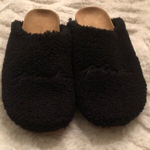 PINK Victoria's Secret Fuzzy Black Slippers M 7/8 NWT